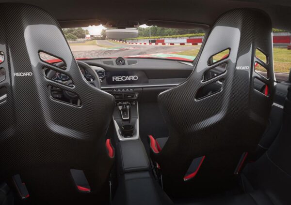 RECARO podium carbon-fiber op cirquit